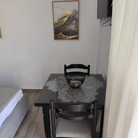 M&j Apartment *